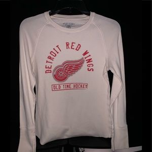Red wings long sleeve top